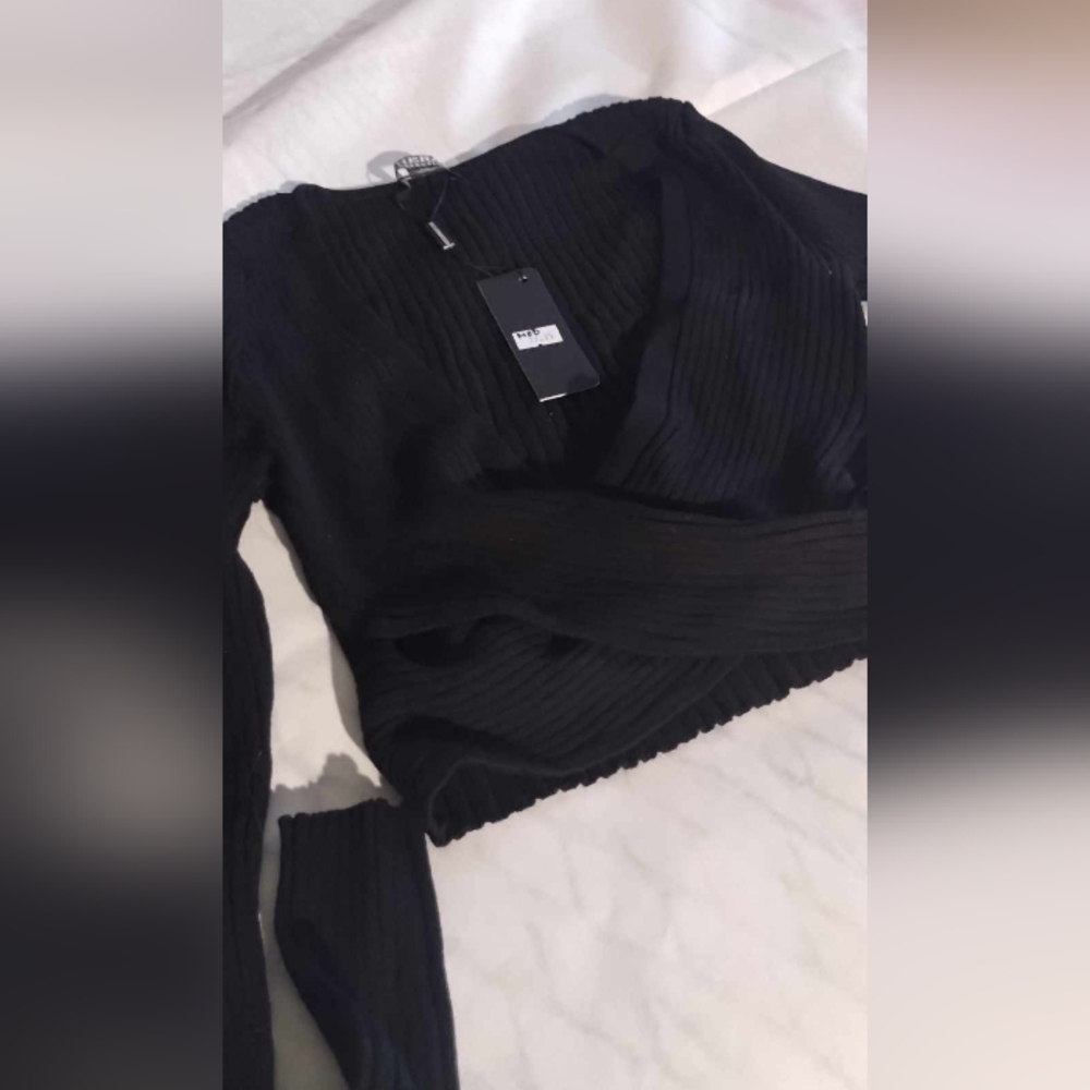 Hera Collection Black Tank Sweater Long Sleeve